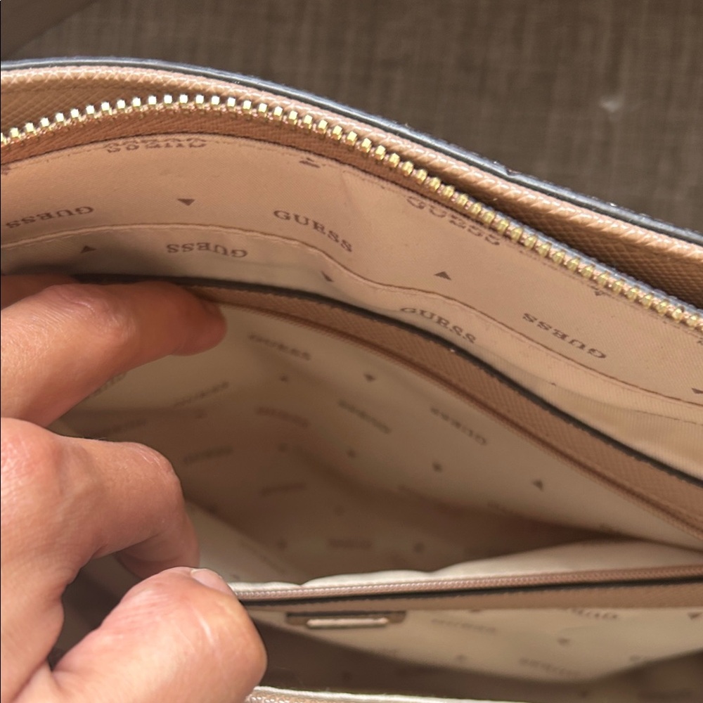 GUESS Beige and Cream Shoulder Bag - Picture 3 of 7